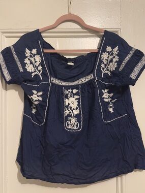 J. Crew Women’s Navy Embroidered Short-Sleeve Peasant Top. Good condition. Sz L.